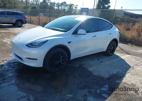 2023 Tesla Model Y Awd/Long Range Dual Motor All-Wheel Drive z USA, uszkodzony, nr VIN 7SAYGDEE7PA105947
